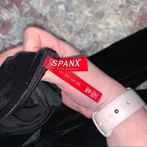 Spanx black velvet leggings XS - Picture 4 of 4